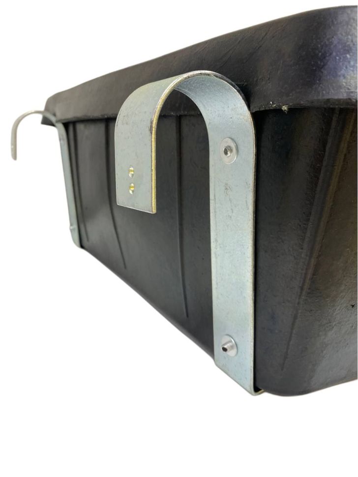 Кормушка / поилка резина подвесная усиленная с металлическим креплением, каучук 7 мм, 30 л., Китай