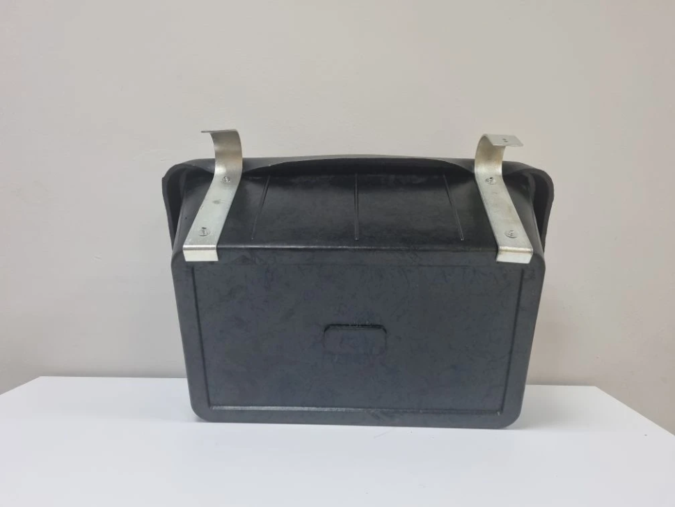 Кормушка / поилка резина подвесная усиленная с металлическим креплением, каучук 7 мм, 30 л., 45.5 см х 26.3 см, h 21.5 см, Китай