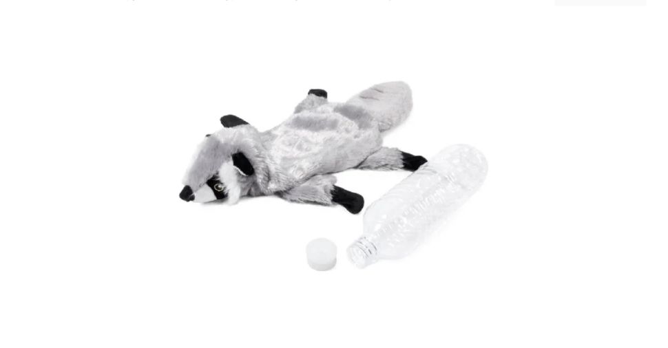 GiGwi Игрушка для собак Шкурка енота с бутылкой-пищалкой 51 см, CATCH & FETCH, 75270