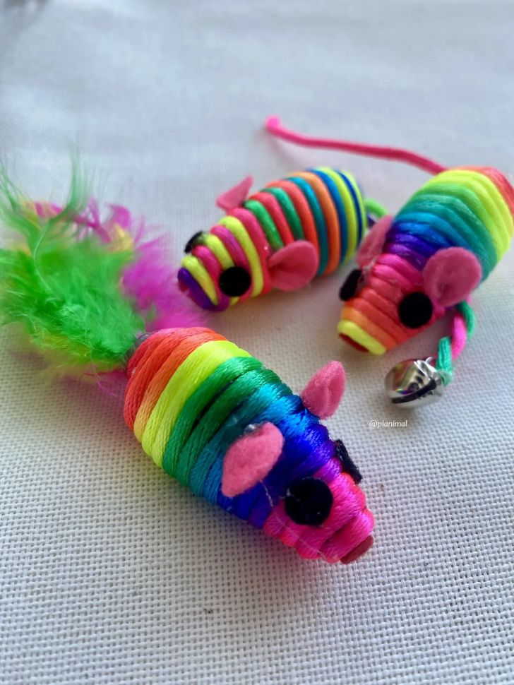 Triol: Набор игрушек для кошек "Активная игра 1", 3 радужные мыши 5 см, 22141030