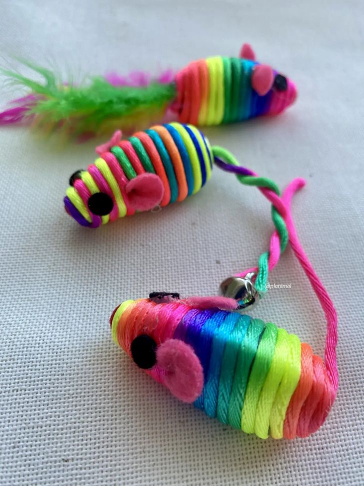 Triol: Набор игрушек для кошек "Активная игра 1", 3 радужные мыши 5 см, 22141030