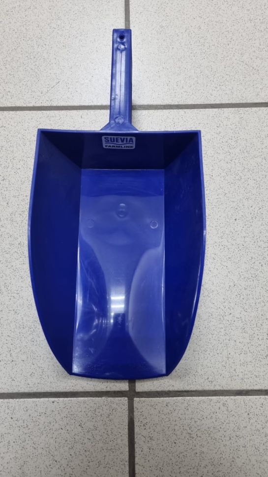 Suevia Совок для корма 1 кг с ручкой снаружи, пластик арт. 222