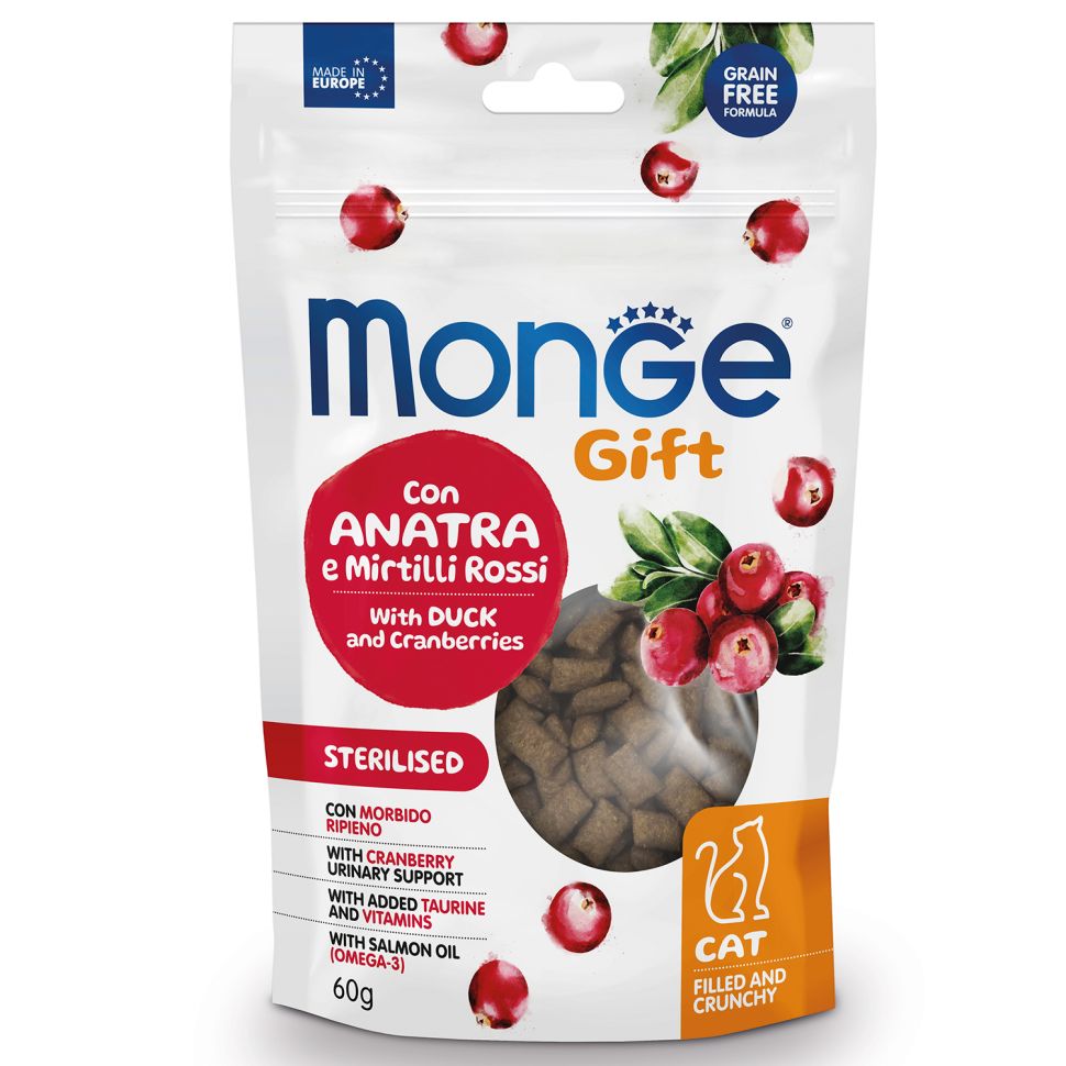 Лакомство Monge Gift Sterilised для стерилизованных кошек "Хрустящие подушечки с начинкой" с уткой и клюквой 60 гр.