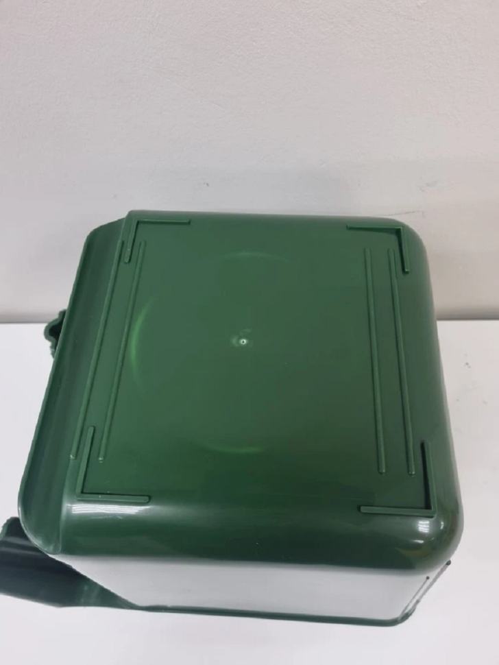 Кормушка / поилка пластик подвесная с ручкой, усиленная 14 л., D дня 20-22 см, D верха 27-28 см, h 27 см, толщина пластика 5 мм, Китай