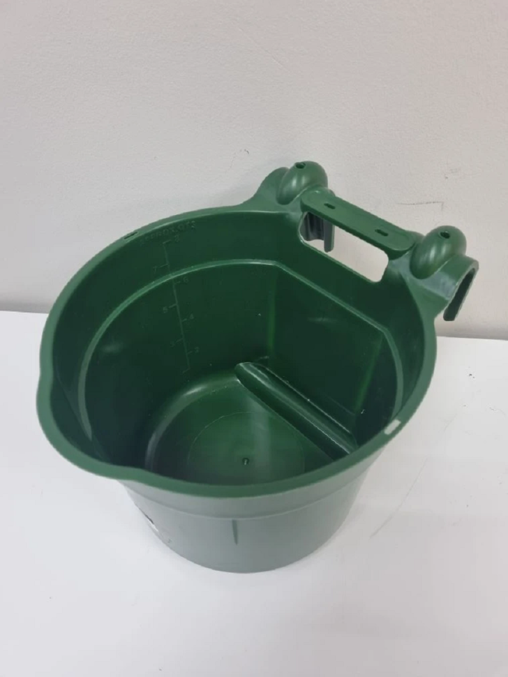 Кормушка / поилка пластик подвесная круглая, усиленная 8 л., D дня 20 см, D верха 25 см, h= 21 см, толщина пластика 4.5 мм, Китай