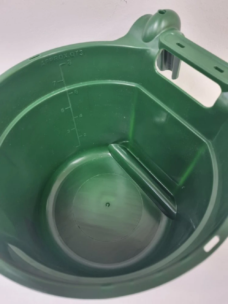 Кормушка / поилка пластик подвесная круглая, усиленная 8 л., D дня 20 см, D верха 25 см, h= 21 см, толщина пластика 4.5 мм, Китай