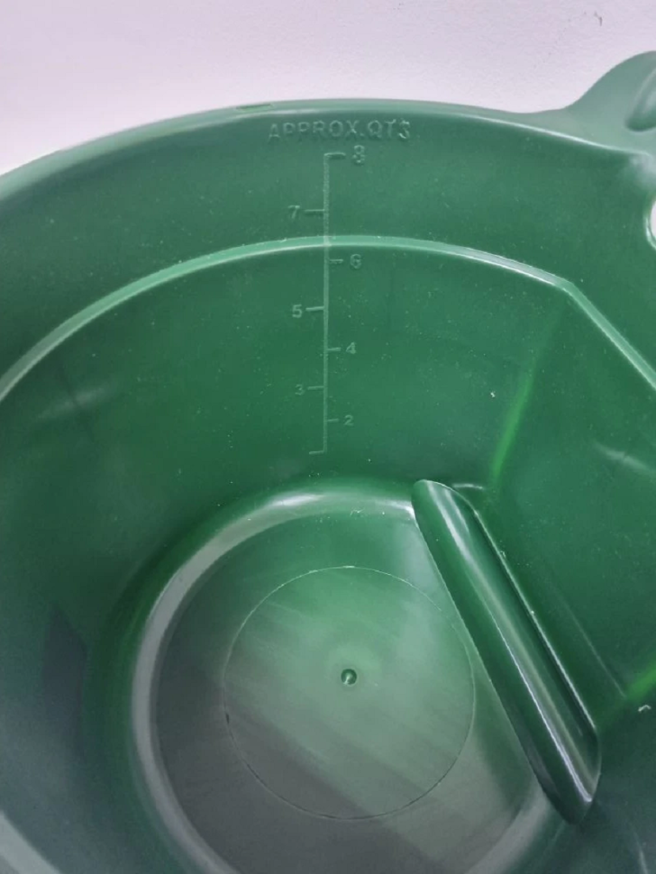 Кормушка / поилка пластик подвесная круглая, усиленная 8 л., D дня 20 см, D верха 25 см, h= 21 см, толщина пластика 4.5 мм, Китай