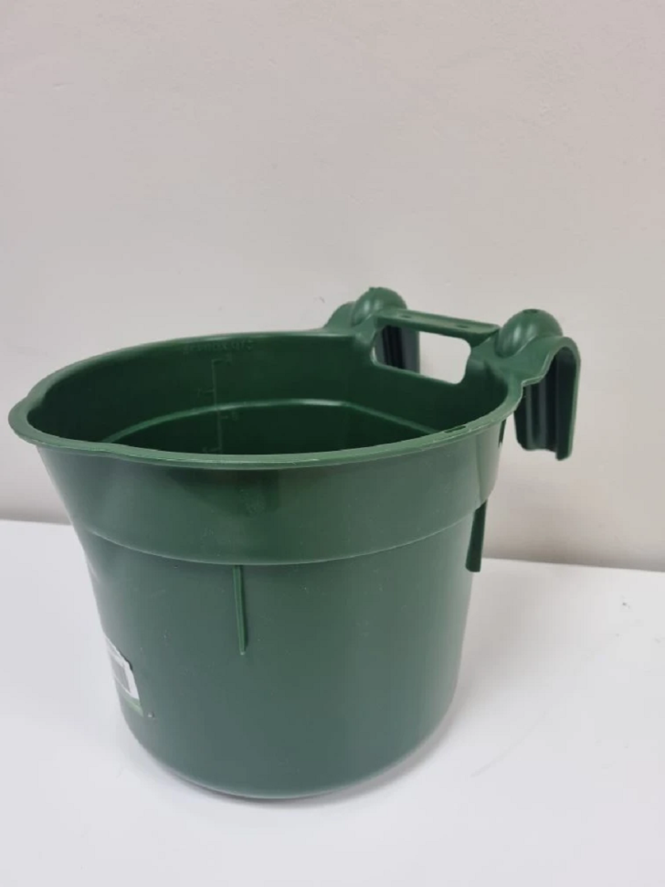 Кормушка / поилка пластик подвесная круглая, усиленная 8 л., D дня 20 см, D верха 25 см, h= 21 см, толщина пластика 4.5 мм, Китай