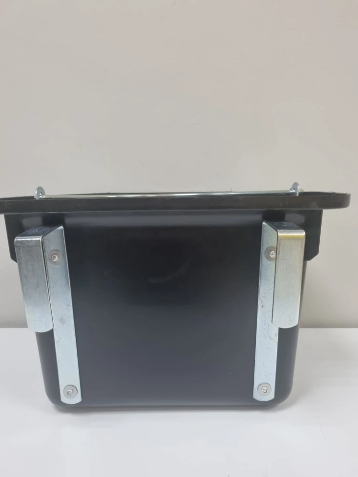 Kerbl: Кормушка поилка подвесная для лошадей, с креплением и ручкой, пластик,  15-16 л, h=19 см, 33*25 см, арт. 329581