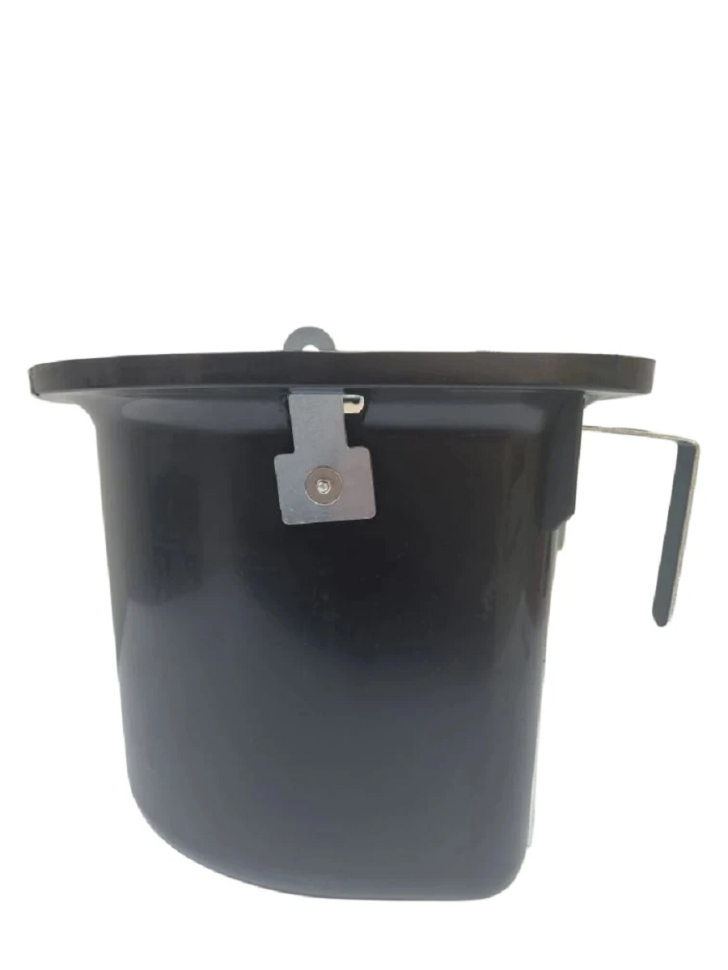 Kerbl: Кормушка поилка подвесная для лошадей, с креплением и ручкой, пластик,  15-16 л, h=19 см, 33*25 см, арт. 329581