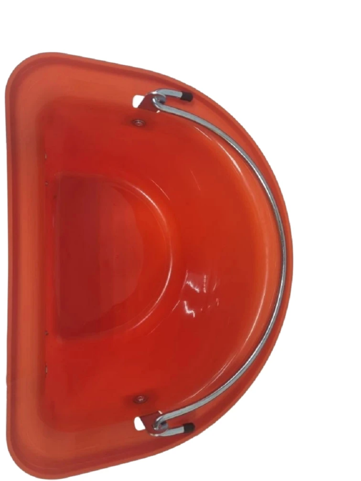 Kerbl: Кормушка поилка подвесная для лошадей, с креплением и ручкой, пластик,  15-16 л, h=19 см, 33*25 см, арт. 329581