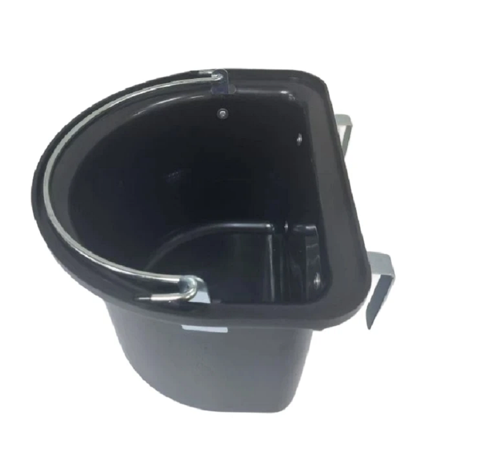 Kerbl: Кормушка поилка подвесная для лошадей, с креплением и ручкой, пластик,  15-16 л, h=19 см, 33*25 см, арт. 329581