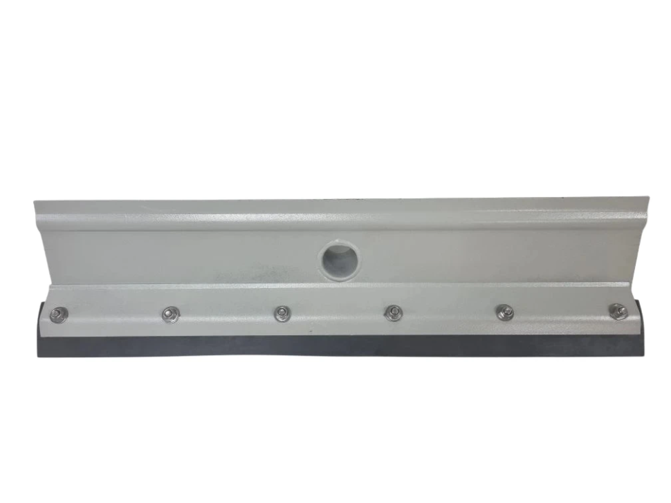 Скребок для твердого и жидкого навоза металл, суперпрочная резина 6,5 мм, 55 х 15 см, без ручки, Китай