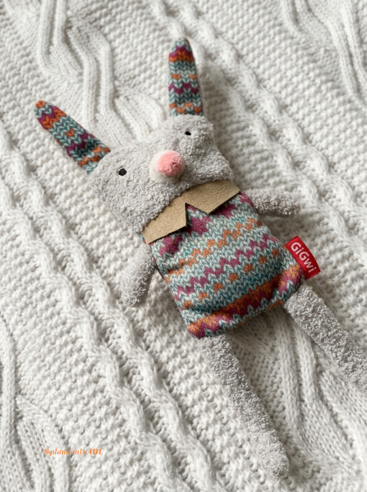 GiGwi Игрушка для собак Зайчик со 2-мя сменными пищалками 23 см, серия PLUSH FRIENDZ, 85129